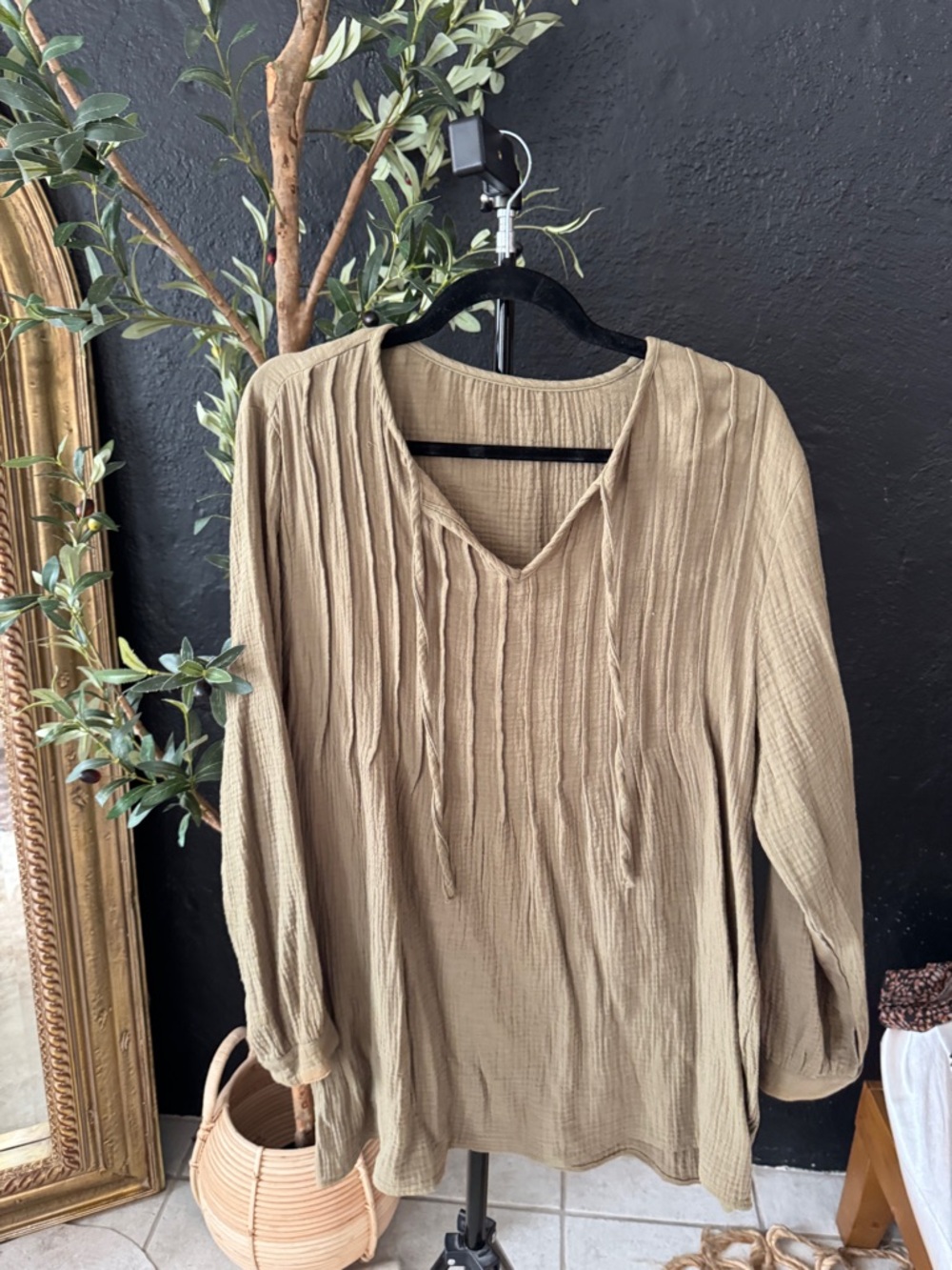 Women's Lightweight Cotton Peasant Top in Olive